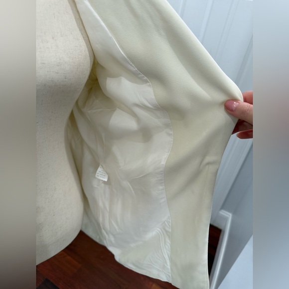 Elegant Cream Women's Blazer - Picture 6 of 7